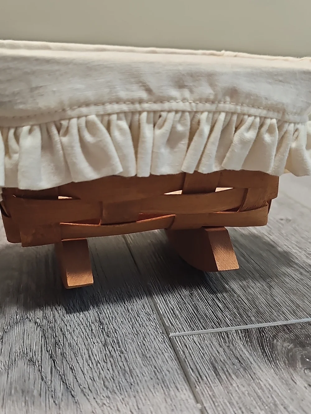 Longaberger Cradle Woven Wooden Basket with Ivory Ruffled Liner